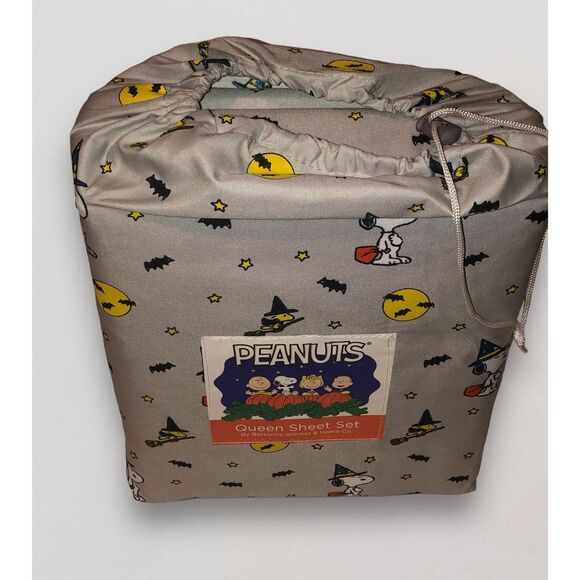 Snoopy Peanuts Halloween Fall Queen Sheet Sets Bats, Stars, Full Moons Woodstock - Picture 4 of 5